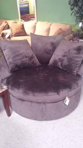 Round cuddle chair with pillows